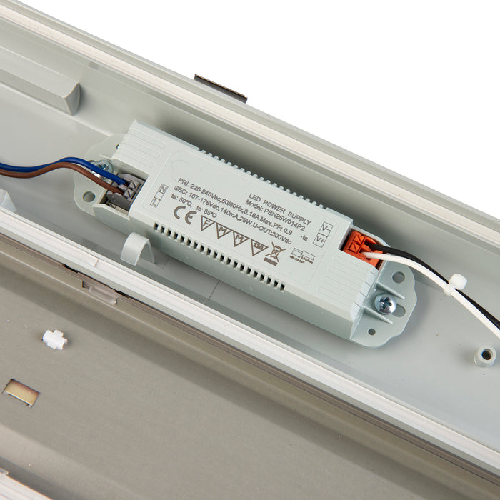 Saxby 103265 LED Anti-Corrosive batten 6500K 5FT IP65 24W Frosted pc 24W LED module (SMD 2835) Daylight White - westbasedirect.com
