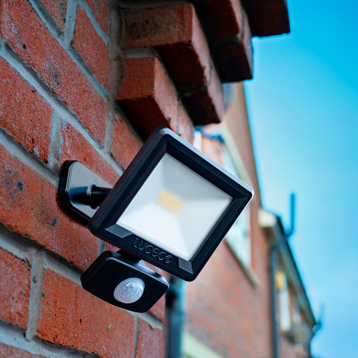 Luceco EFLD10B40P-06 10W Essence Security PIR Floodlight with Ball Joint 1m Cable - Dusk-Till-Dawn Override PIR - Black - westbasedirect.com