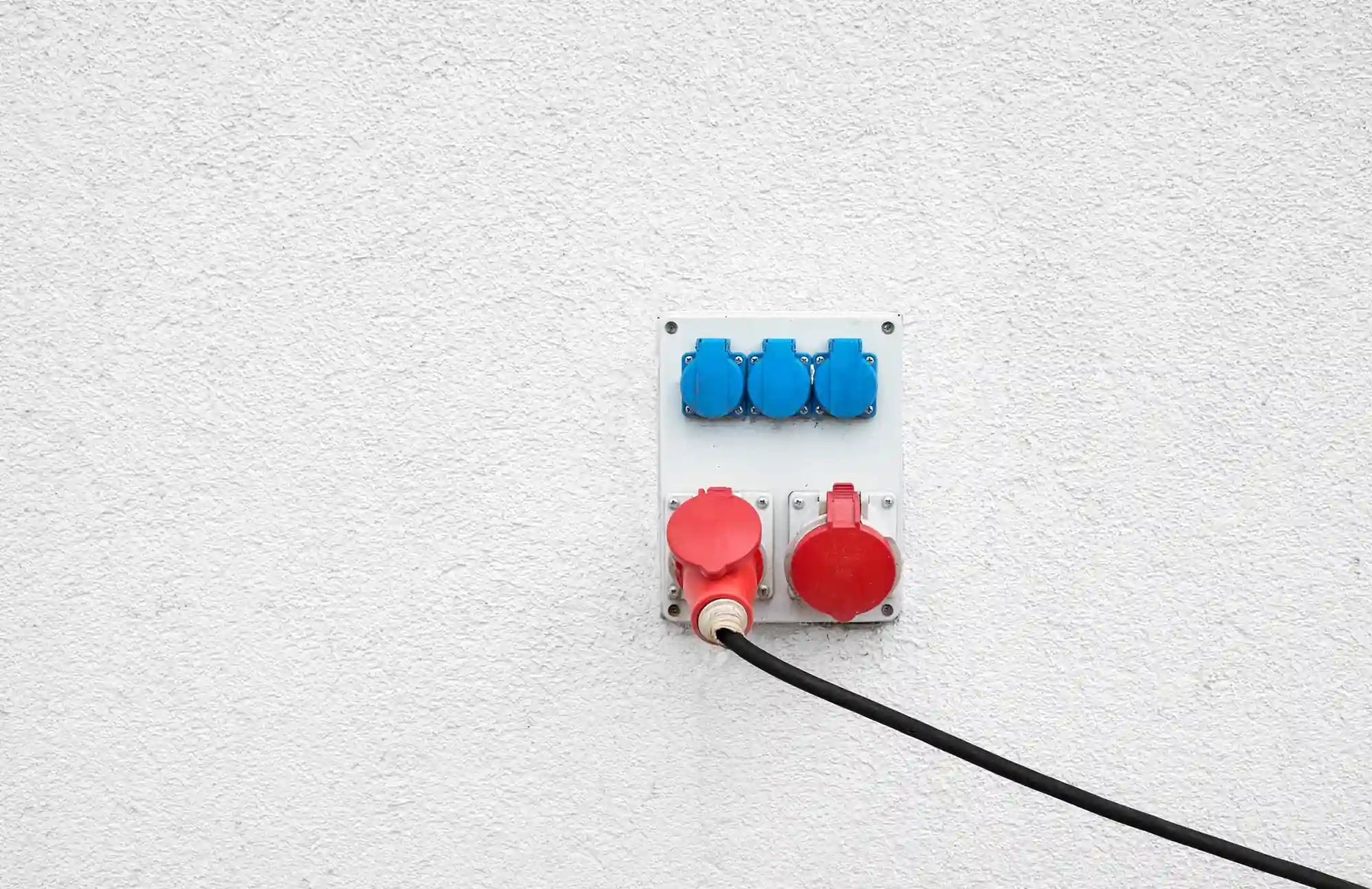 Make Your Outdoor Space More Practical With a Safe Socket Installation