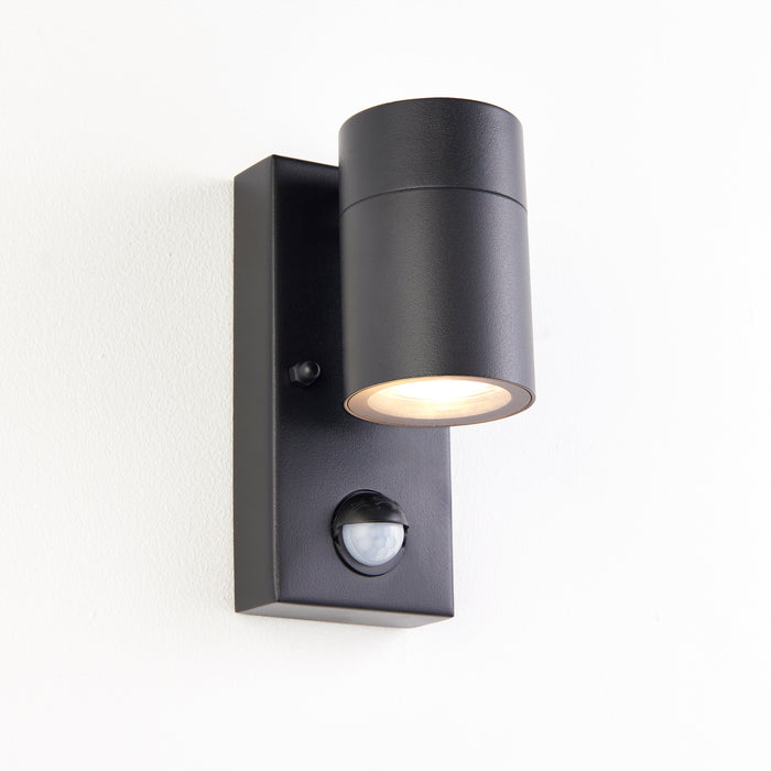 Saxby 121027 Scope GU10 IP65 Aluminium Fixed Single Wall Light with PIR & Photocell - Matt Black (Lamp Not Included)