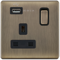 Selectric 5MPLUS-660 5M-PLUS Screwless 1 Gang 13A Switched Socket Outlet with 1x USB Type-A (2.1A) - Antique Brass, Black Insert