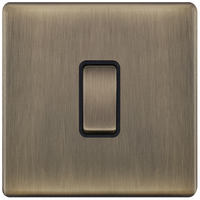 Selectric 5MPLUS-607 5M-PLUS Screwless 1 Gang 10AX Intermediate Switch - Antique Brass, Black Insert