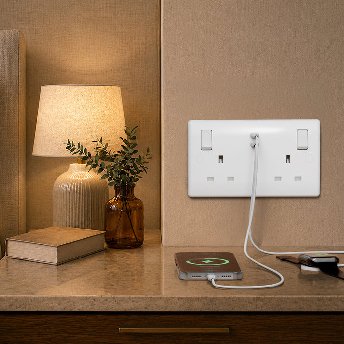 BG 822UCC22 White Round Edge 13A Double Switched Power Socket + 2xUSB-C (22W)