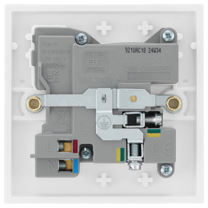 BG 921UAC18 White Square Edge 13A Single Switched Power Socket + USB A+C (18W)