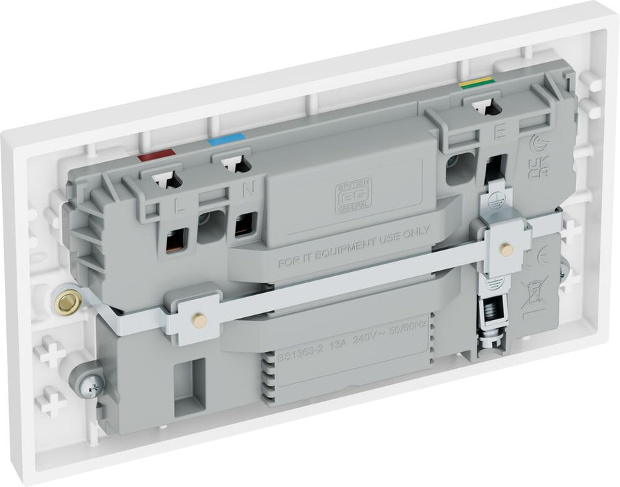 BG 922UCC65 White Square Edge 13A Double Switched Power Socket + 2xUSB-C (65W)