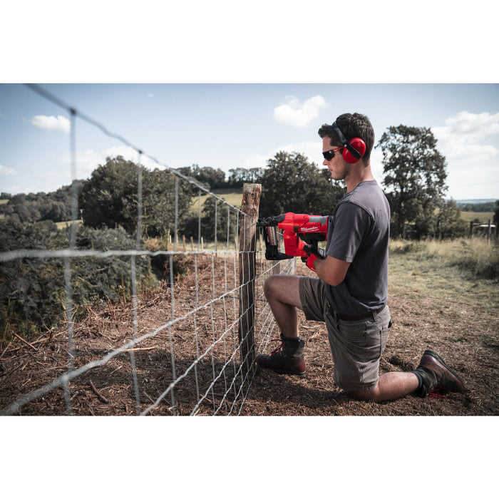 Milwaukee M18FFUS-0C 18V FUEL Brushless Fencing Utility Stapler with Case - Bare Unit - westbasedirect.com